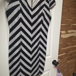 Aryn K Black & Gray Chevron Midi Sheath Dress